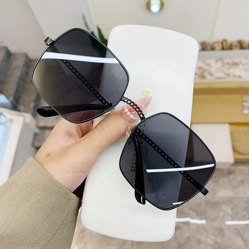 2022 Nytt mode Klassiska överdimensionerade solglasögon Kvinnor Märkesdesigner Metall Stor ram Lyxiga nyanser Solglasögon Glasögon Gafas UV400_voghion.com