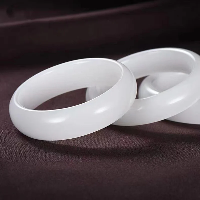 Рисунок 2 - Натуральный белый нефритовый браслет