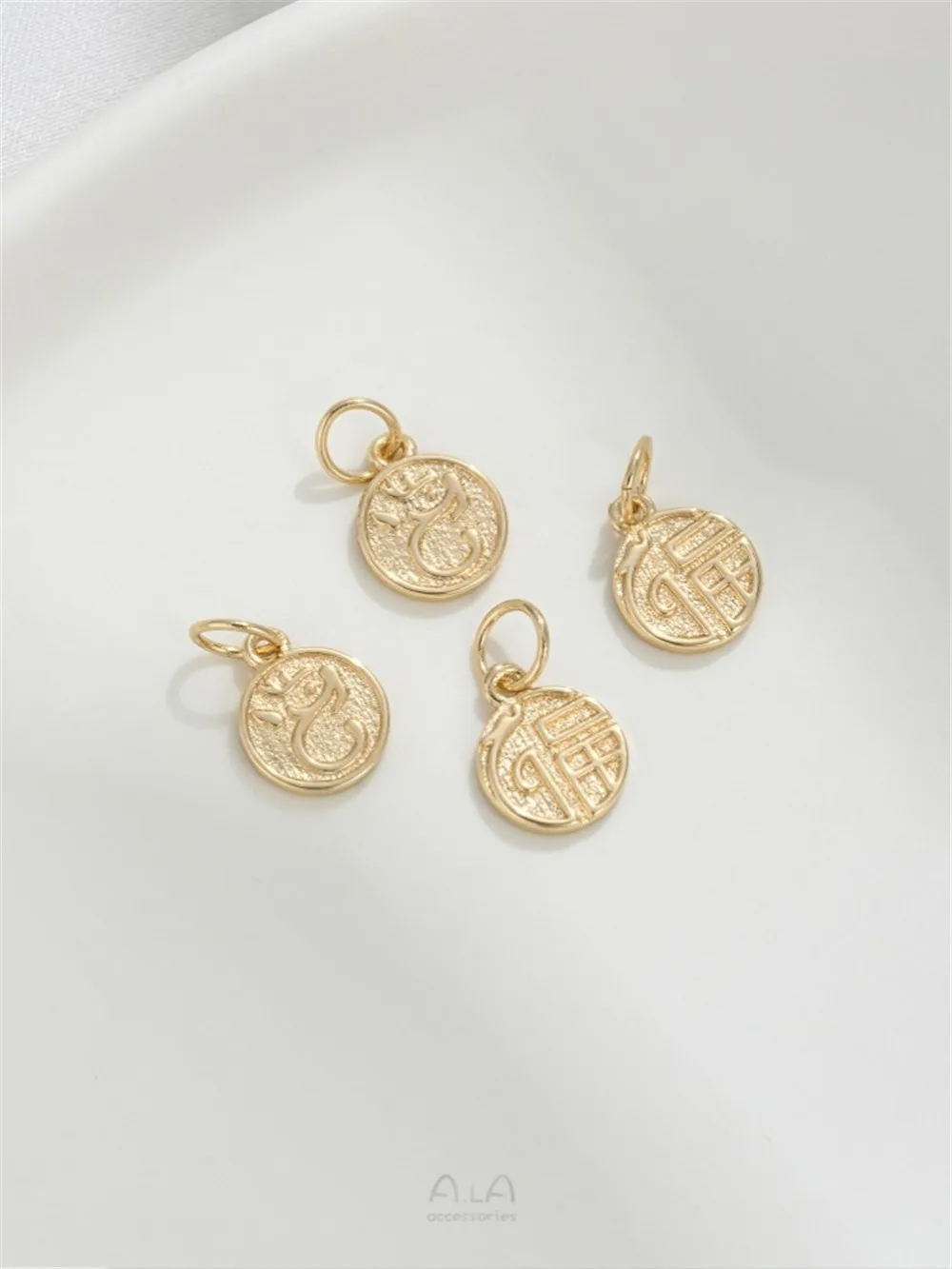 Рисунок 4 - Набор из бусин и кольца в виде звезды дракона