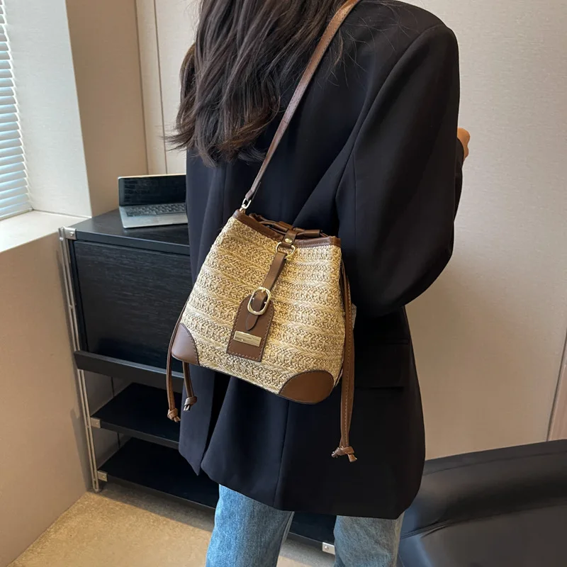 

New Popular Daily Women's Bag Casual Weaving INS Women's One Shoulder Small Bag Trendy Fashion Crossbody Bucket Bag