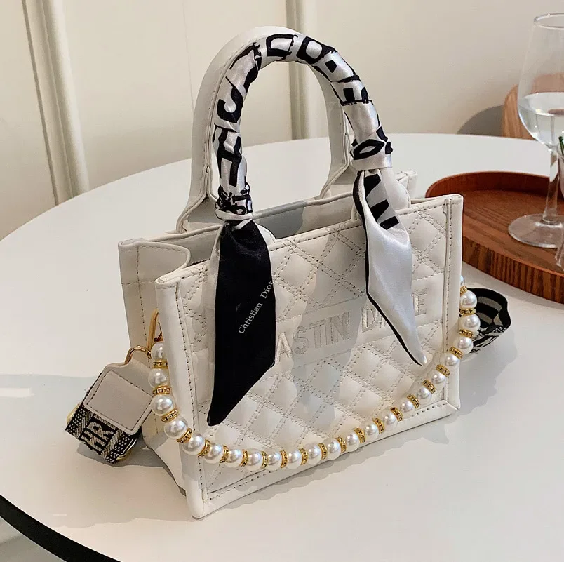 Women's 2024 New Fashion Diamond Crossbody Summer Shoulder Portable Tote Large Capacity Women's Bag