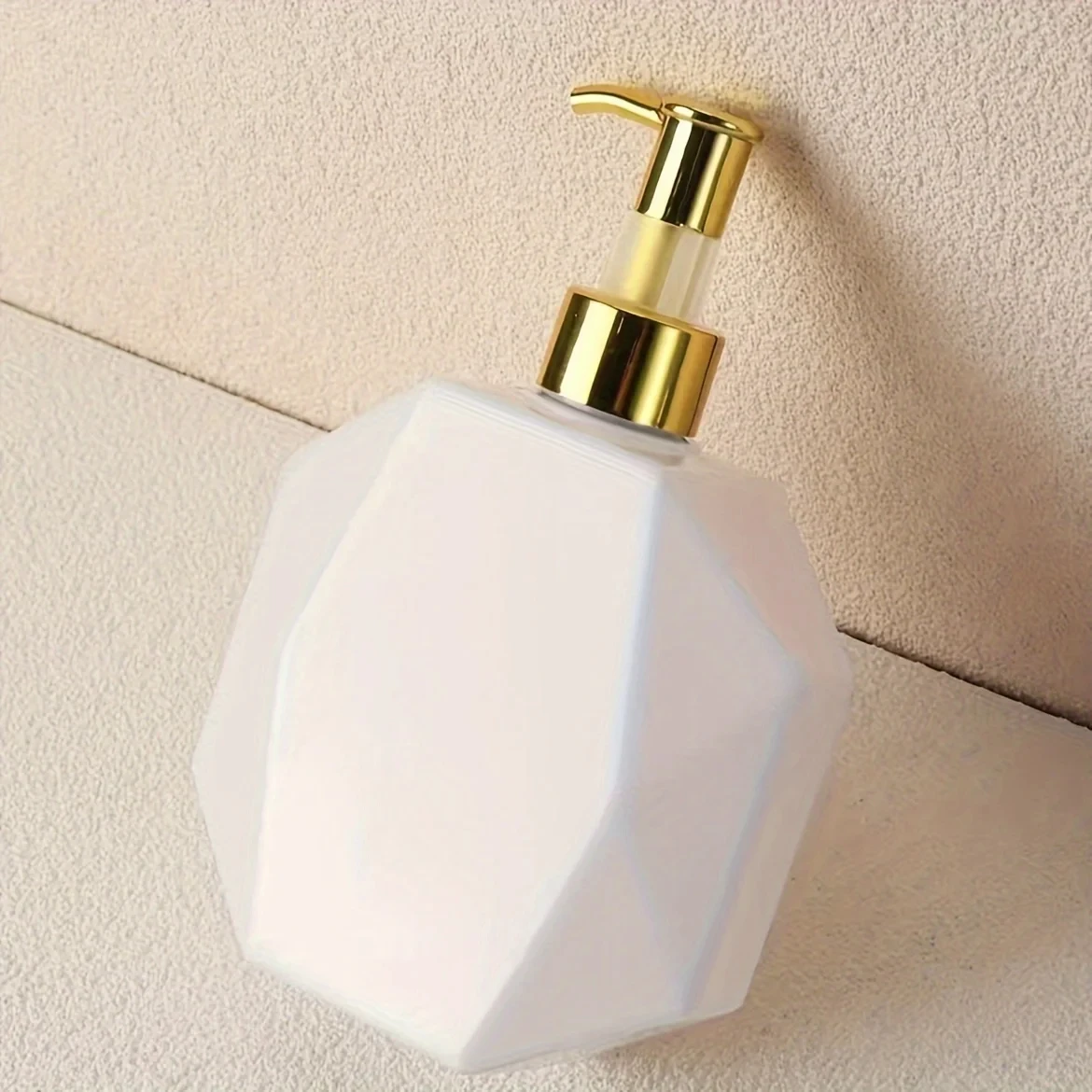 300ml Pink Diamond Shaped Pump Refillable and Reusable Storage Bottle for Shampoo Shower Gel Kitchen Bathroom soap dispenser refillable bottle shampoo dispenser soap dispenser bottle foaming soap dispenser refillable plastic bottles foam pump bottle plastic lotion bottle