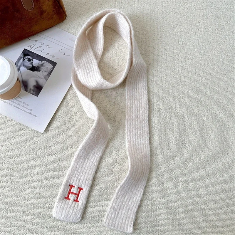 Рисунок 4 - Вязаный декоративный шарф для женщин