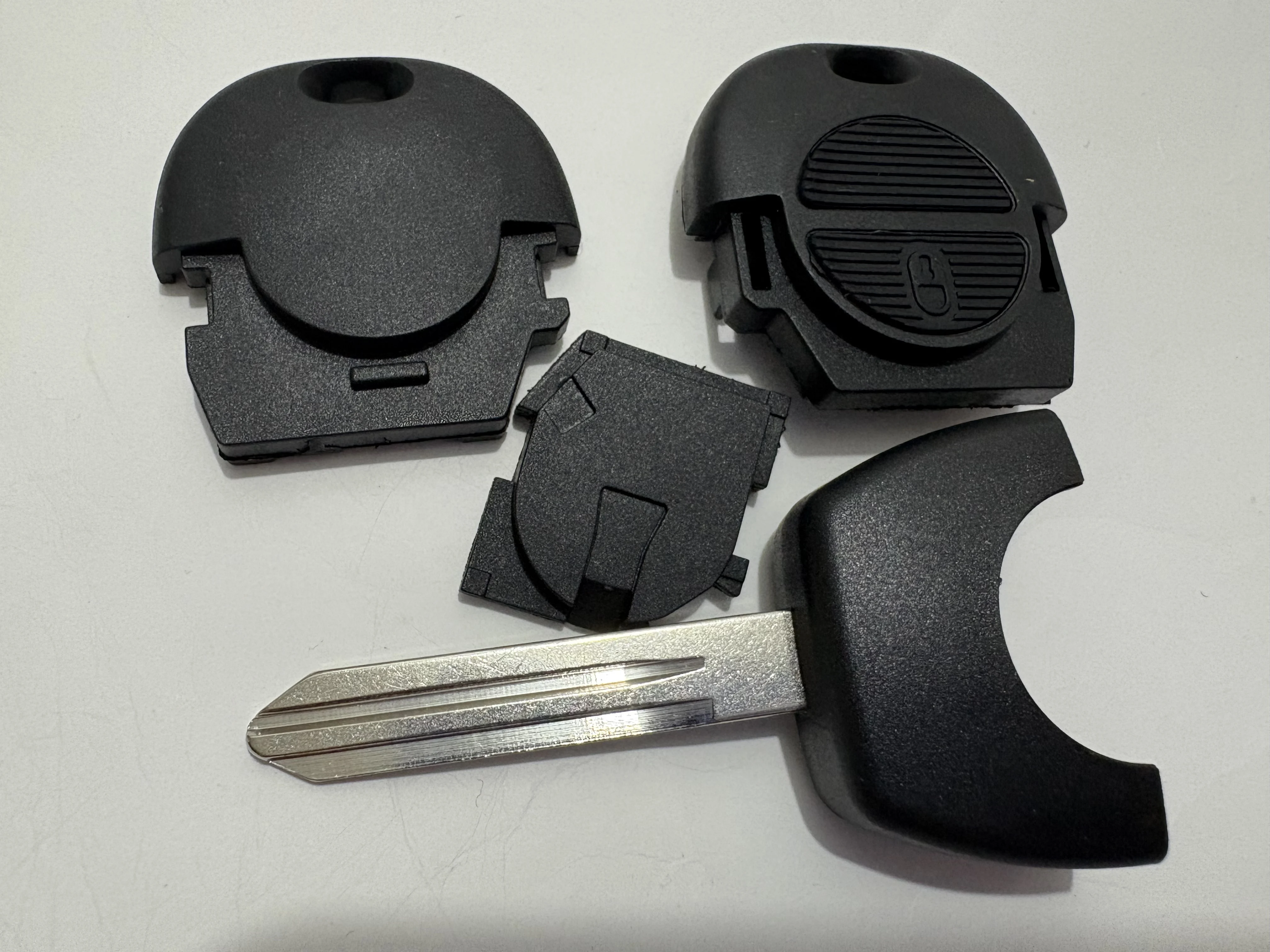 Key Case Car Key Shell Key Shell For Nissan NATS 2 Button Remote Rubber Key FOB Case Almera Micra PRIMERA X-TRAIL No Plastics Shell Car Accessories Parts