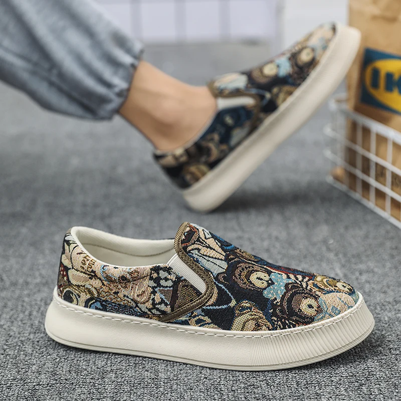 HKDQ Summer Bear Canvas Loafers For Men Fashion Cartoon Breathable Men's Vulcanize Shoes Platform Slip-on Casual Espadrilles Man