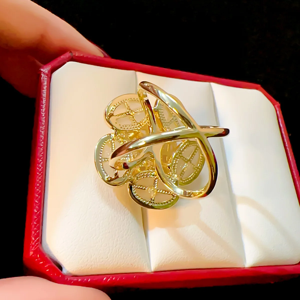 Little Fragrance CHA Flower Silk Scarf Buckle Is Fashionable And Versatile, Opal Flower Scarf Buckle Is Popular Corner Buckle