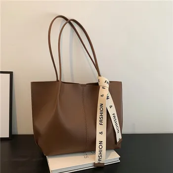 حقيبة نسائية عصرية من Street Fashion حقيبة كتف من جلد البولي يوريثان متعددة الاستخدامات مع وشاح أنيق حقيبة يد ذات سعة كبيرة للنساء للاستخدام اليومي 3