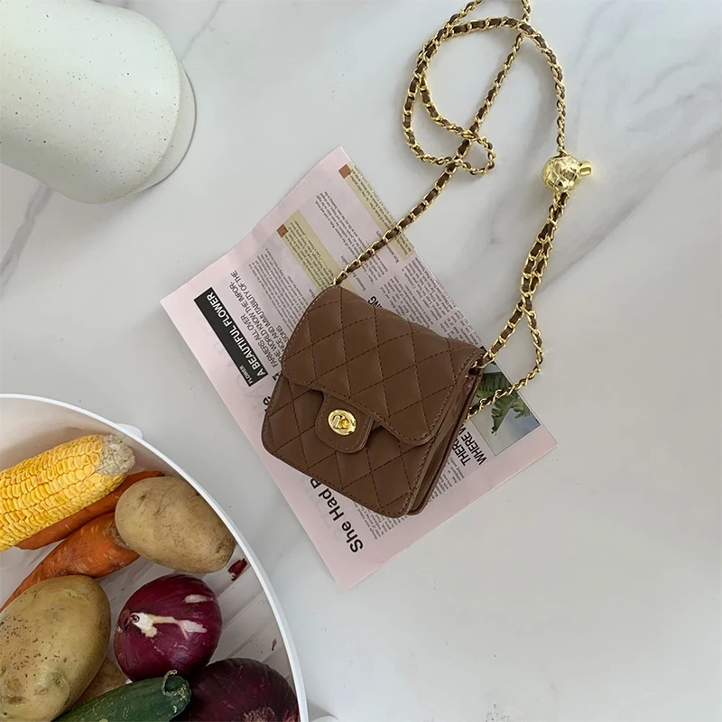 thumbnail image 1 of Bolsos de mensajero con cadena para mujer, carteras de diseño lujoso con entramado de diamantes, bolsos cruzados para mujer, bolsos pequeños con forma de lápiz labial y bolas doradas, 1 of 4