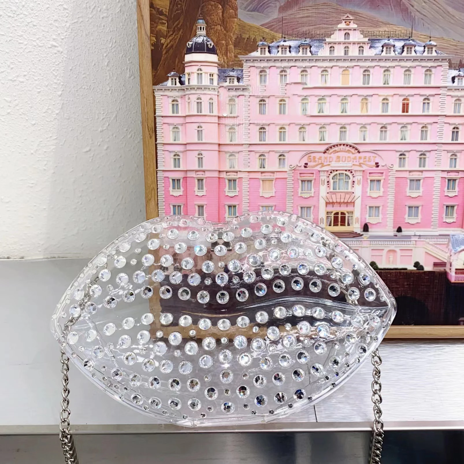 

Clear Acrylic Box Handbags Diamonds Labial Shape Shoulder Bag Funny Lip Design Crossbody Bags for Women Rhinestone Evening Bag