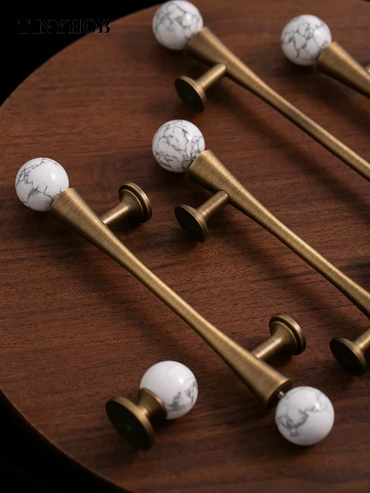 หินอ่อนสีขาว + ทองเหลืองตู้จับ Antique Bronze Home Decor ตู้เสื้อผ้าดึงลิ้นชักรอบลูกบิด Vintage เฟอร์นิเจอร์ฮาร์ดแวร์ 1