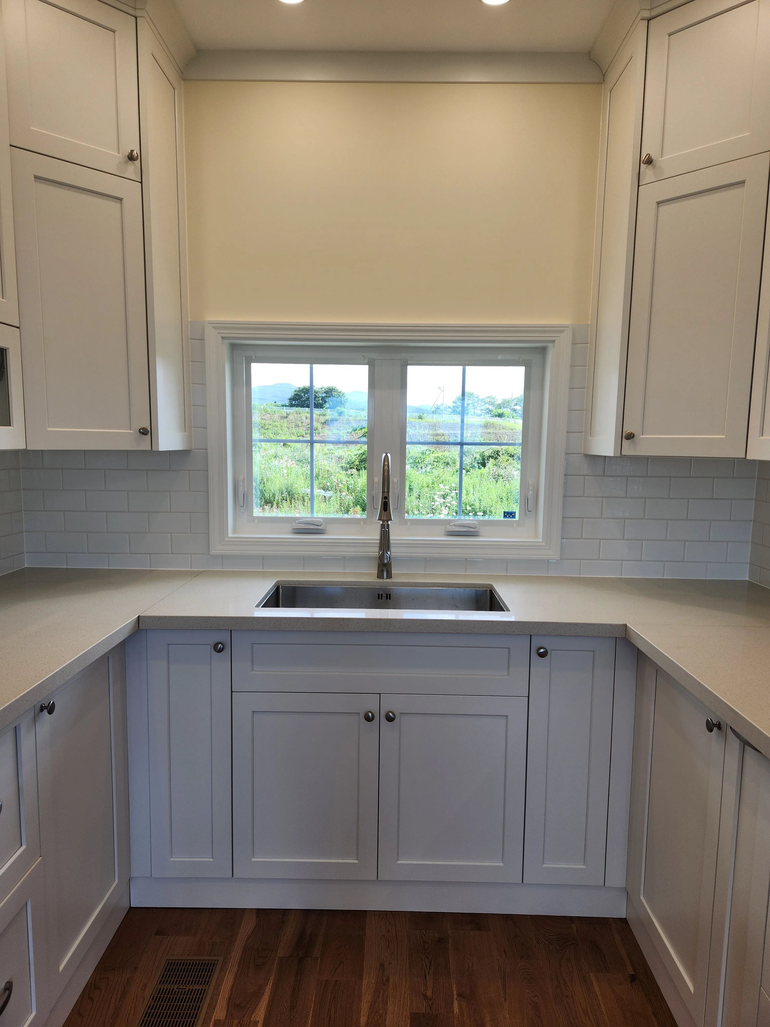 High Quality Solid Wood Style Shaker Doors Kitchen Cabinets 4