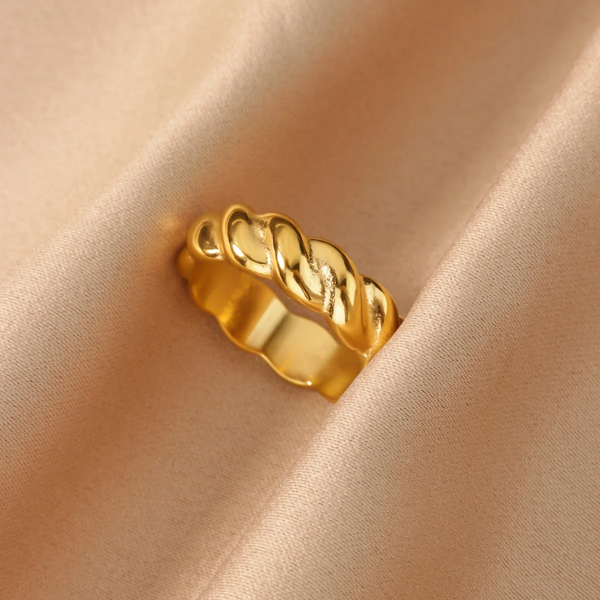 Punk Twisted Croissant-Ringe für Damen, 18 Karat vergoldeter Edelstahl, gedrehter Kuppel-Statement-Ring, Hochzeit, Party, Schmuck, Geschenk