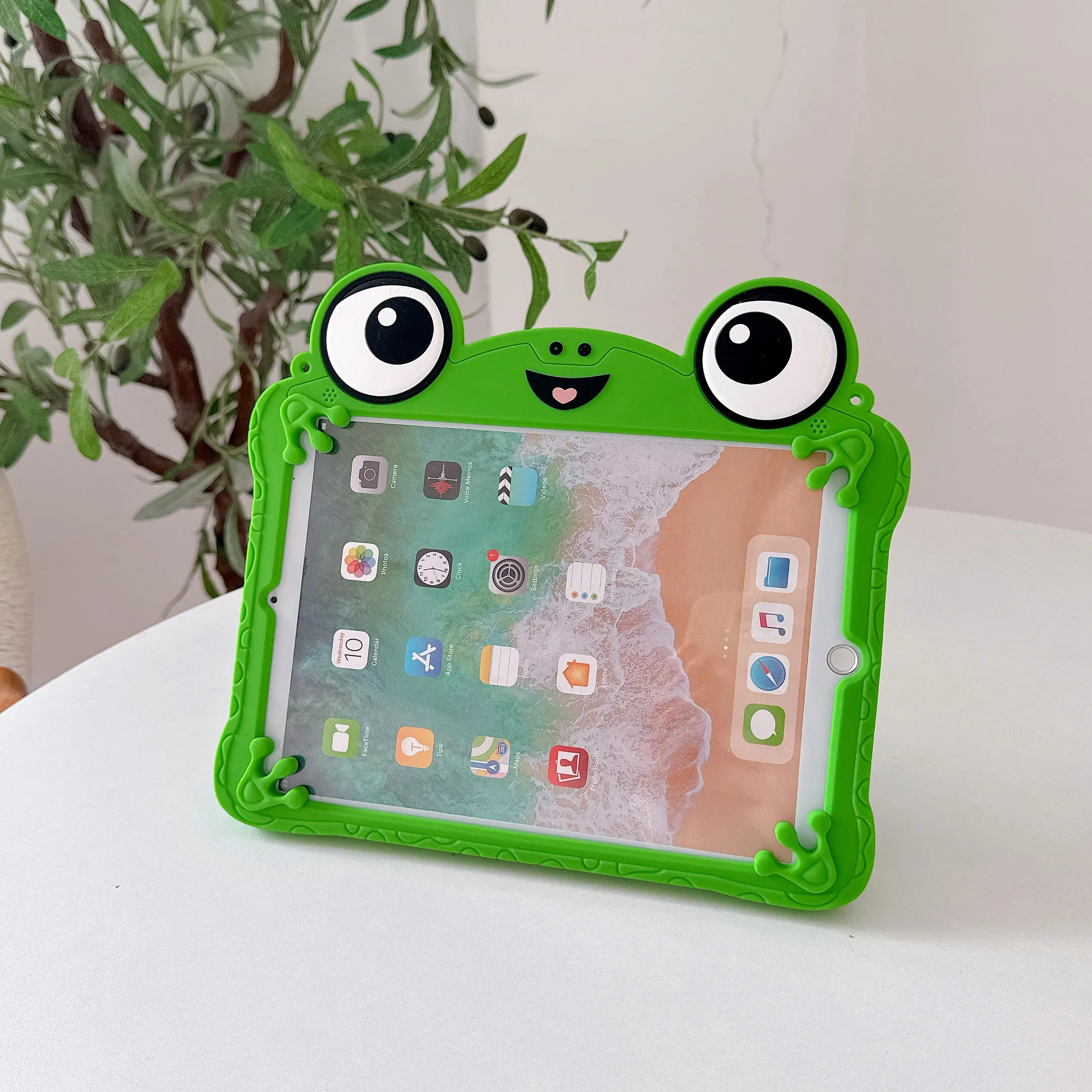 3D Cartoon Frog Bracket Soft Silicone Tablet Case, 11-Inch