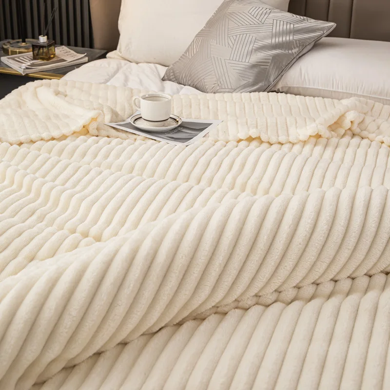 A pure white blanket, simple polyester rectangular, skin friendly, comfortable nap blanket suitable for all seasons 2