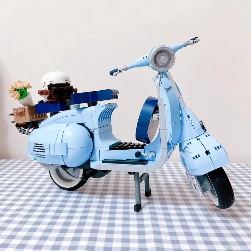 

MOC Roman Holida Vespa 125 Technical 10298 Famous Motorcycle City MOTO Assembled Building Blocks Brick Model Toy For Kids Gift