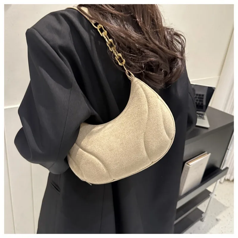 Handbag Women's Niche Luxury Shoulder Bag Winter Style Niche Design Armpit Shoulder Bag Suede Solid Chain Handbag Shoulder Bag