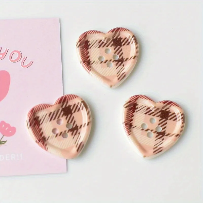10/20/30pcs 귀여운 격자 무늬 하트 모양의 단추 코트 카디건 DIY 바느질 장식 여성 의류 바느질 액세서리