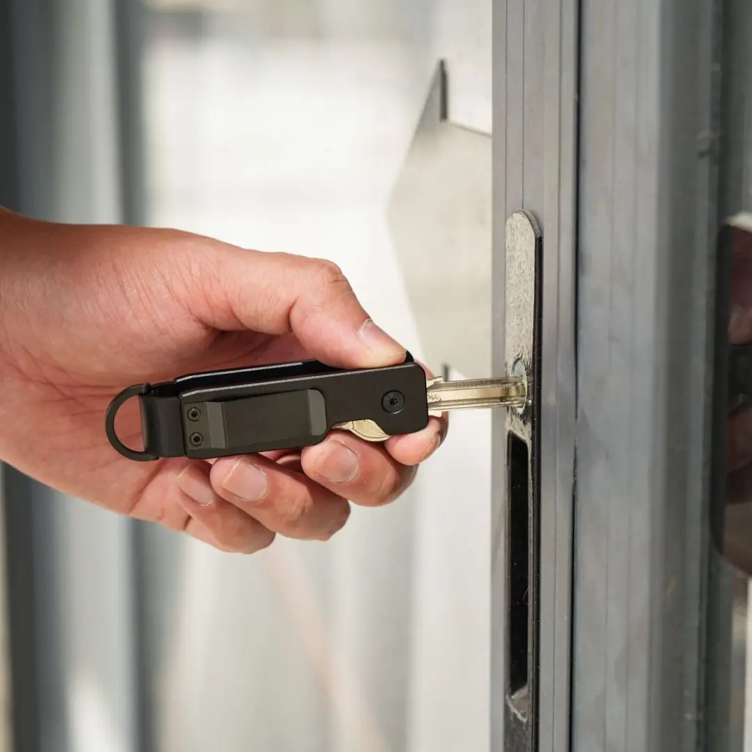 Sleek Aluminum Multi-Functional Key Organizer and Portable Compact Keychain Holder Gift