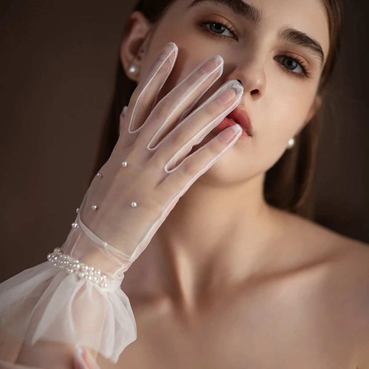 Wedding Bridal Gloves Tulle Ruffled Edge Pearls Beading Short Wrist Brides Bridesmaid Finger Gloves wedding dress gloves,wedding sleeve accessories