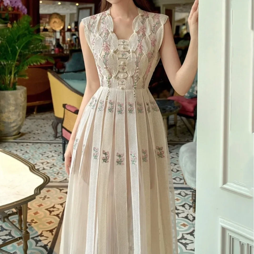 

New Niche Dress V-neck Sleeveless Sweet Floral Floral Embroidery Light Luxury Women's Clothing White Dress Clothing for Women