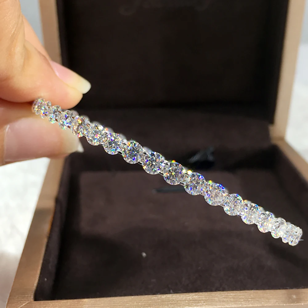 

Каждый 0,5ct Круглый Муассанит и 18-каратное золото