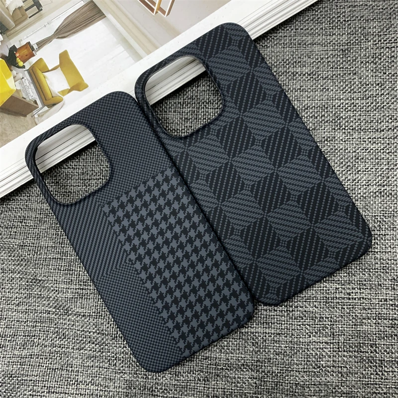 Sleek Carbon Fiber Texture Ultra-Thin Matte Case with Hard PC Bumper