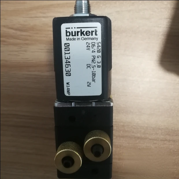 

BURKERT 5420G 00134630 24V DC Burkert 5420G 00134641 230V Four-way Solenoid