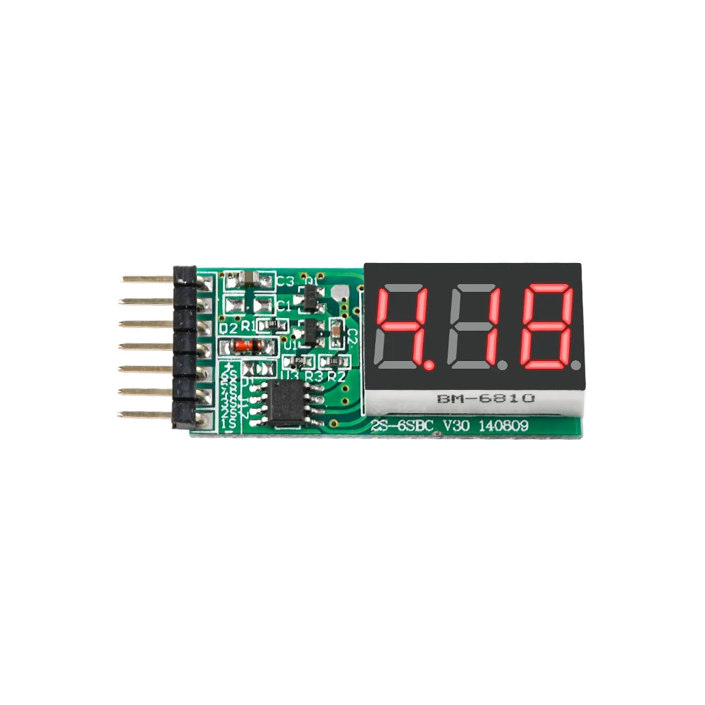 Gros plan sur l'écran LED du testeur de tension batterie LiPo 2S-6S pour modélisme RC