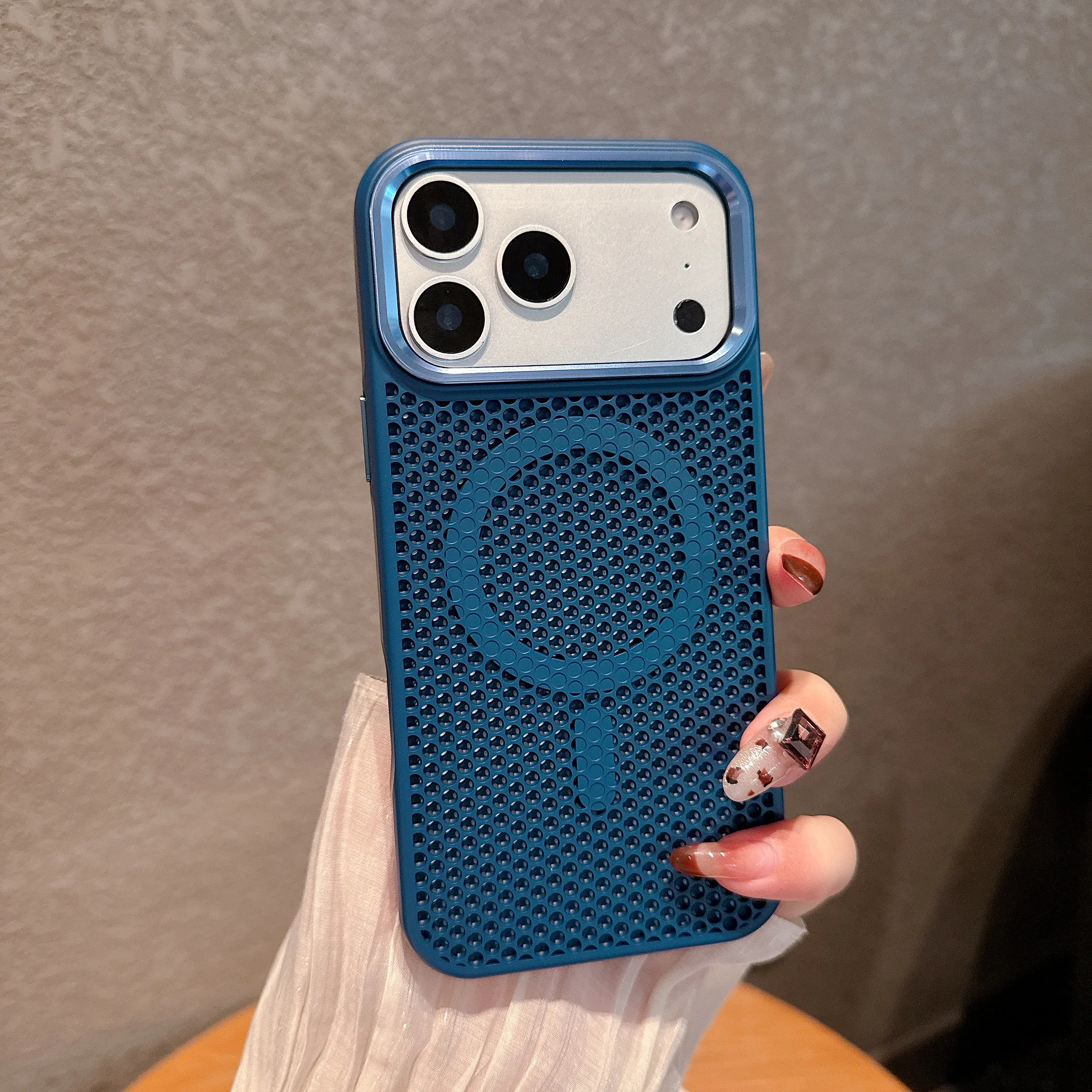 Honeycomb Mesh Cooling Case with Alloy Lens and Wireless Charging Compatibility