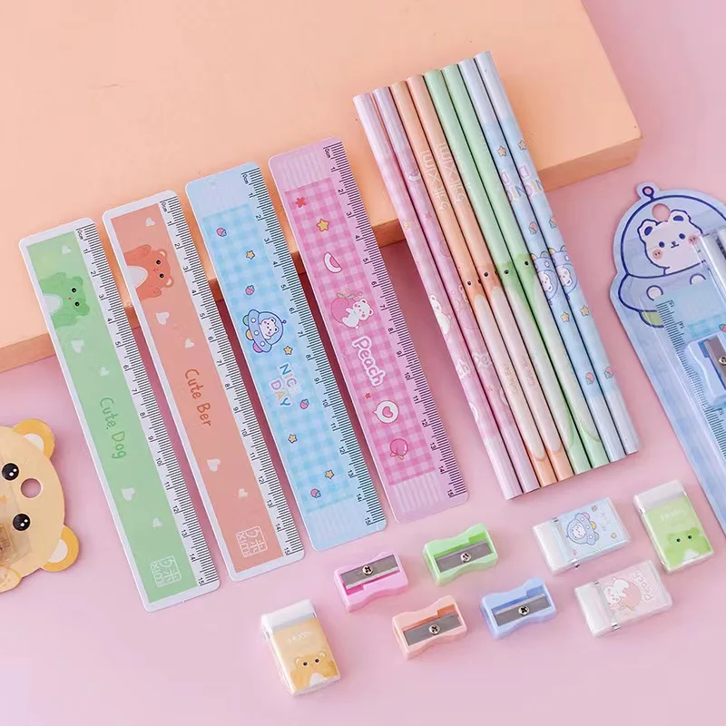 L'ensemble de papeterie Kawaii est livré avec 1 trousse à crayons Pop Up, 1  gomme Boba Kawaii, 8 stylos Kawaii, 50 autocollants assortis Bubble Tea et