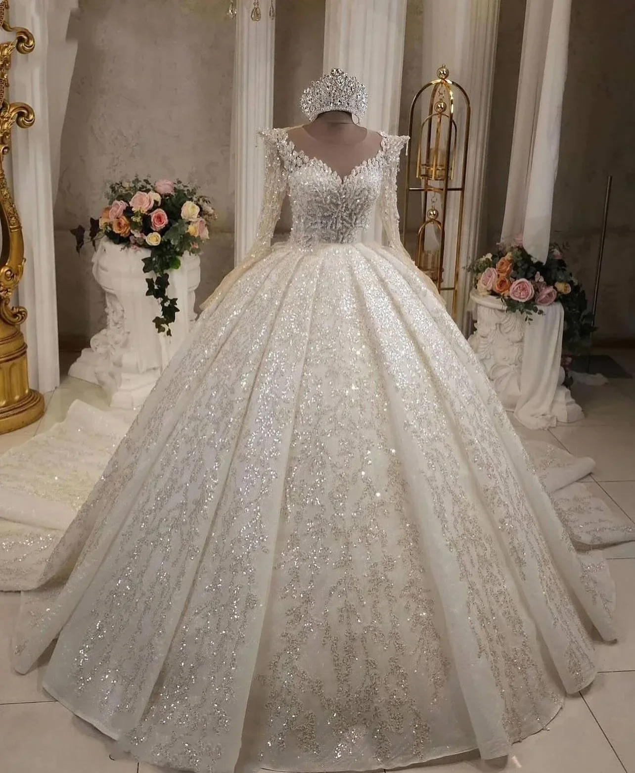 Luxurious Sparkling A-line Lace Crystal Beaded Women's Wedding Dress Sexy V-neck Long Sleeve Church Wedding Bridal Dress Custom