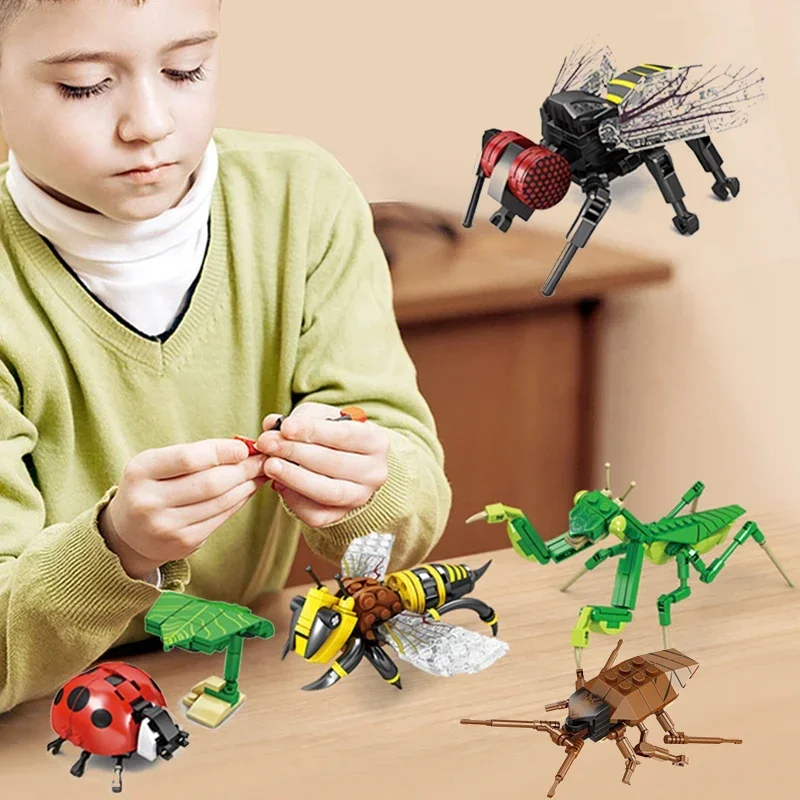 Creative Building Blocks Insect Model Bee Dragonfly Ant Mantis Children's Assembled Toys Interesting Animal Ornaments Gifts