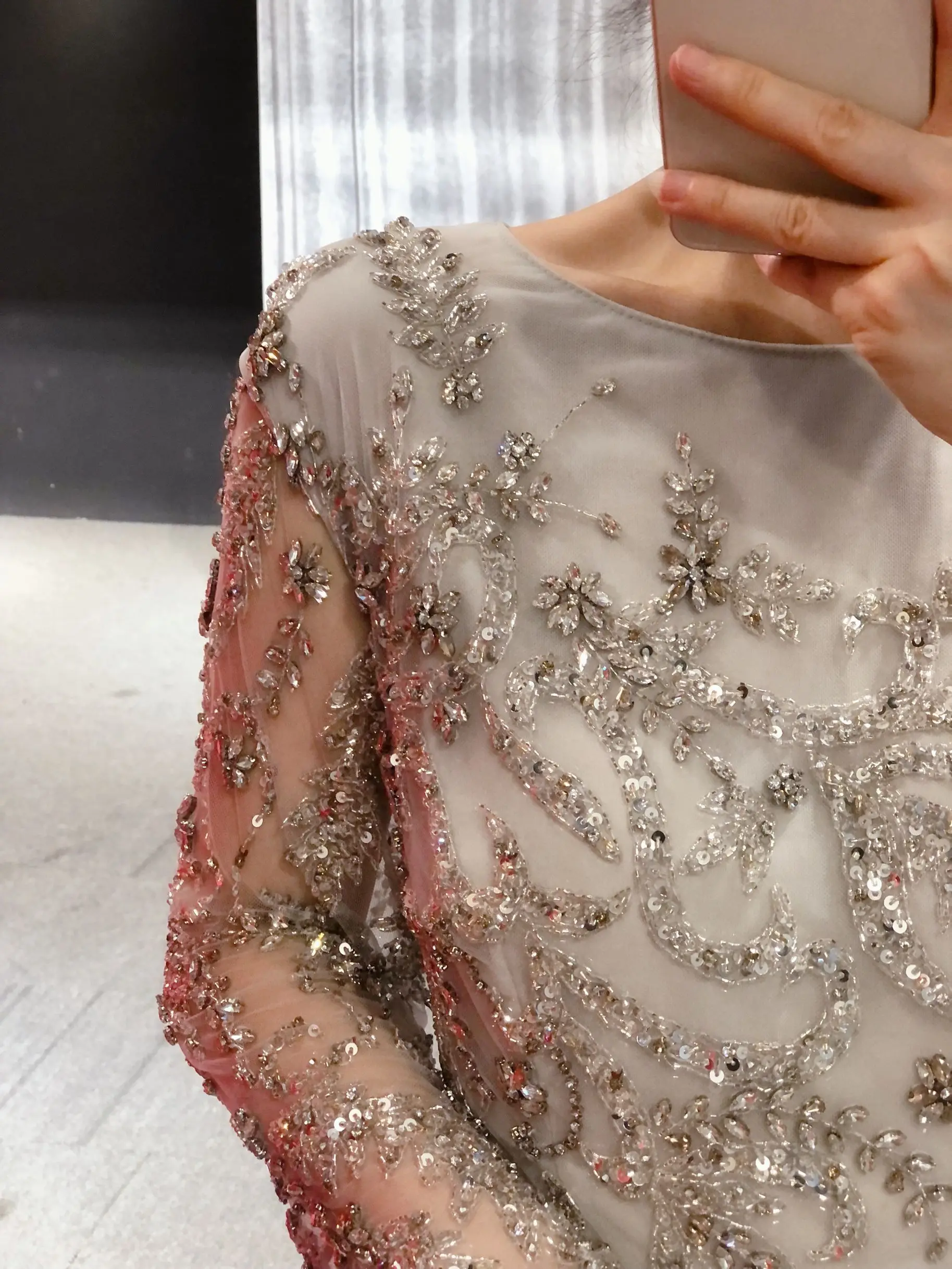 Рисунок 2 - Реальное изображение Elie Saab