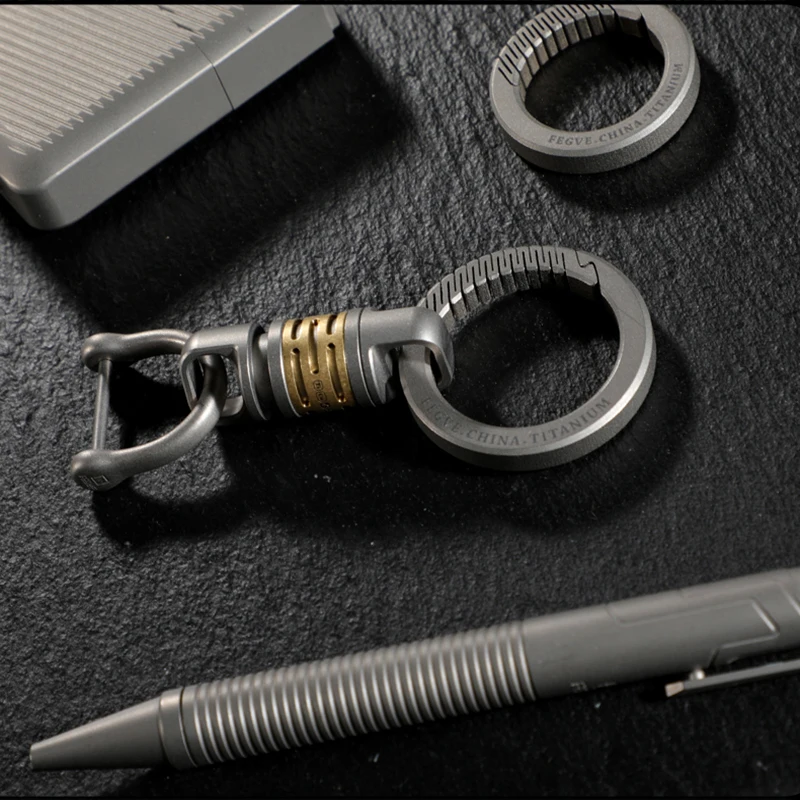High-End Titanium Alloy Multi-Function Quickly Disassembled Buckle Men's Can Rotate 360° Titanium Inlaid Copper Car Keychain