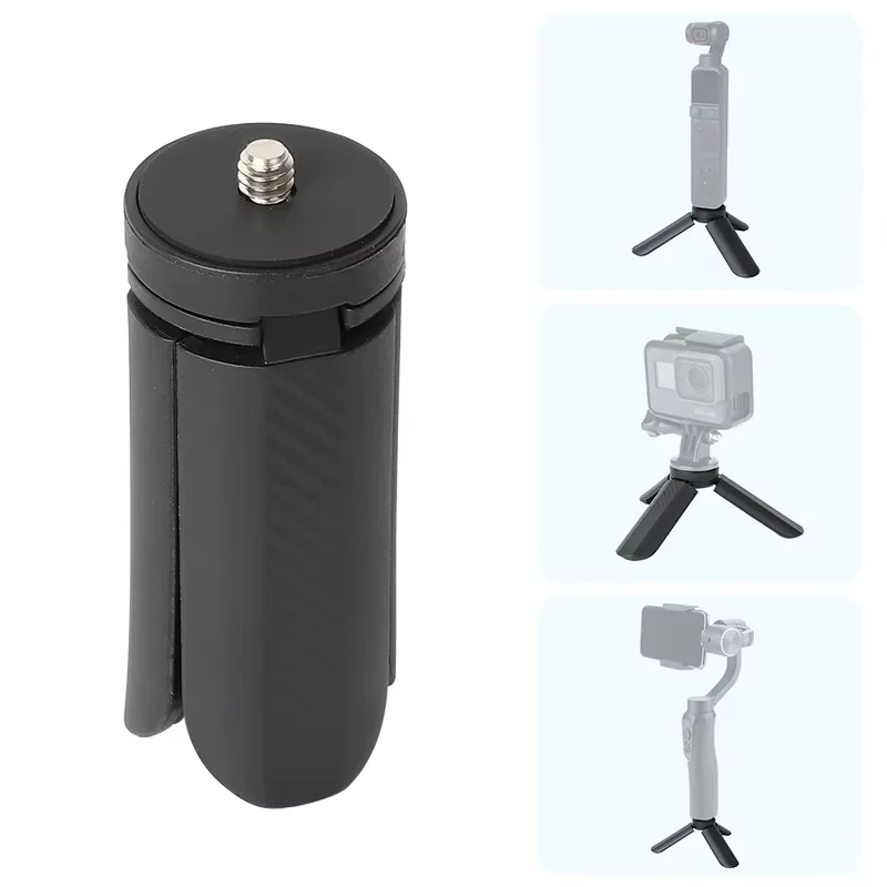 Mini trépied pour caméra action en aluminium, plié et tenu dans une main pour montrer sa compacité.