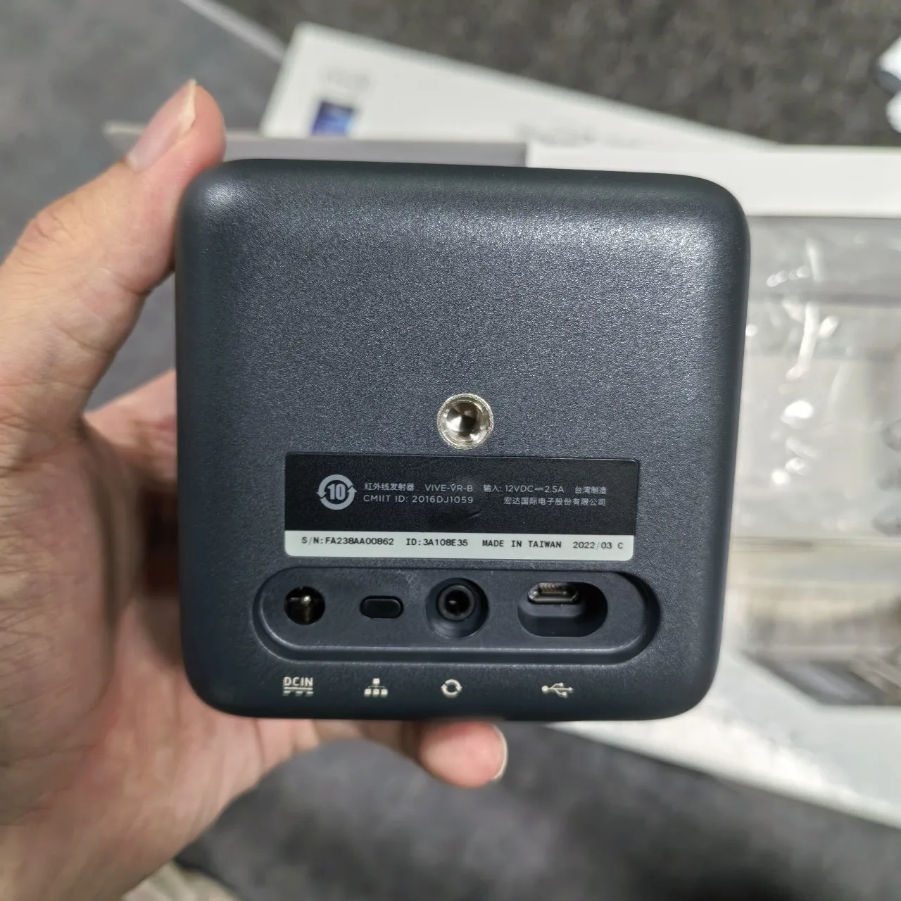 VIVE ベースステーション 1.0 VIVE ベースステーション 2.0 VIVE Pro 