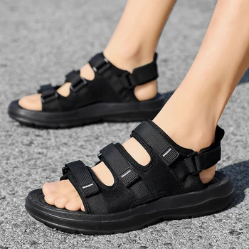 Un paio di scarpe da uomo casual da uomo Sandali Scarpe da spiaggia traspiranti estive resistenti all'usura 1
