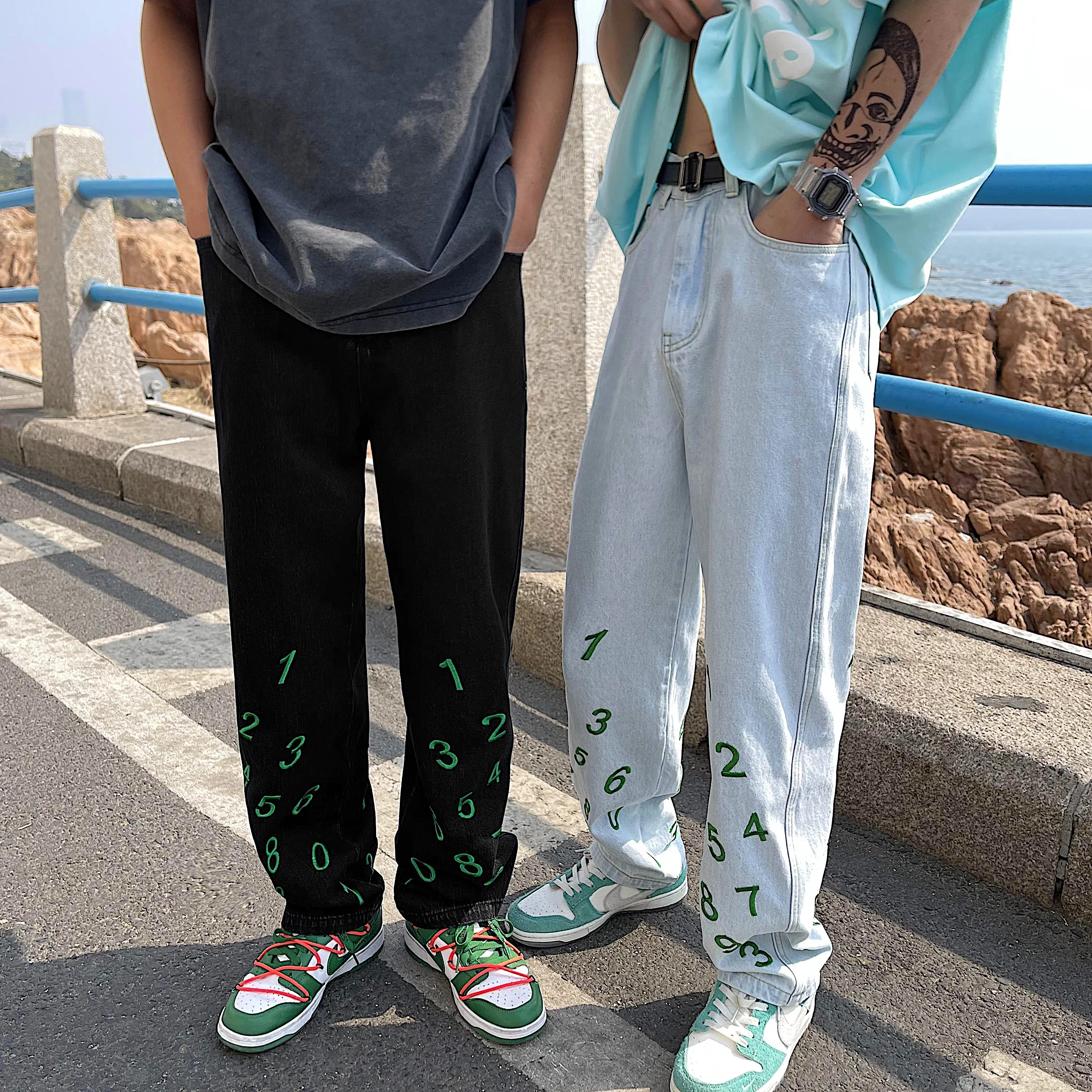 

Black/White Embroidery Denim Pants Men Korean Fashion High Street Jean Pants Male Loose Straight Hip Hop All-match Jeans