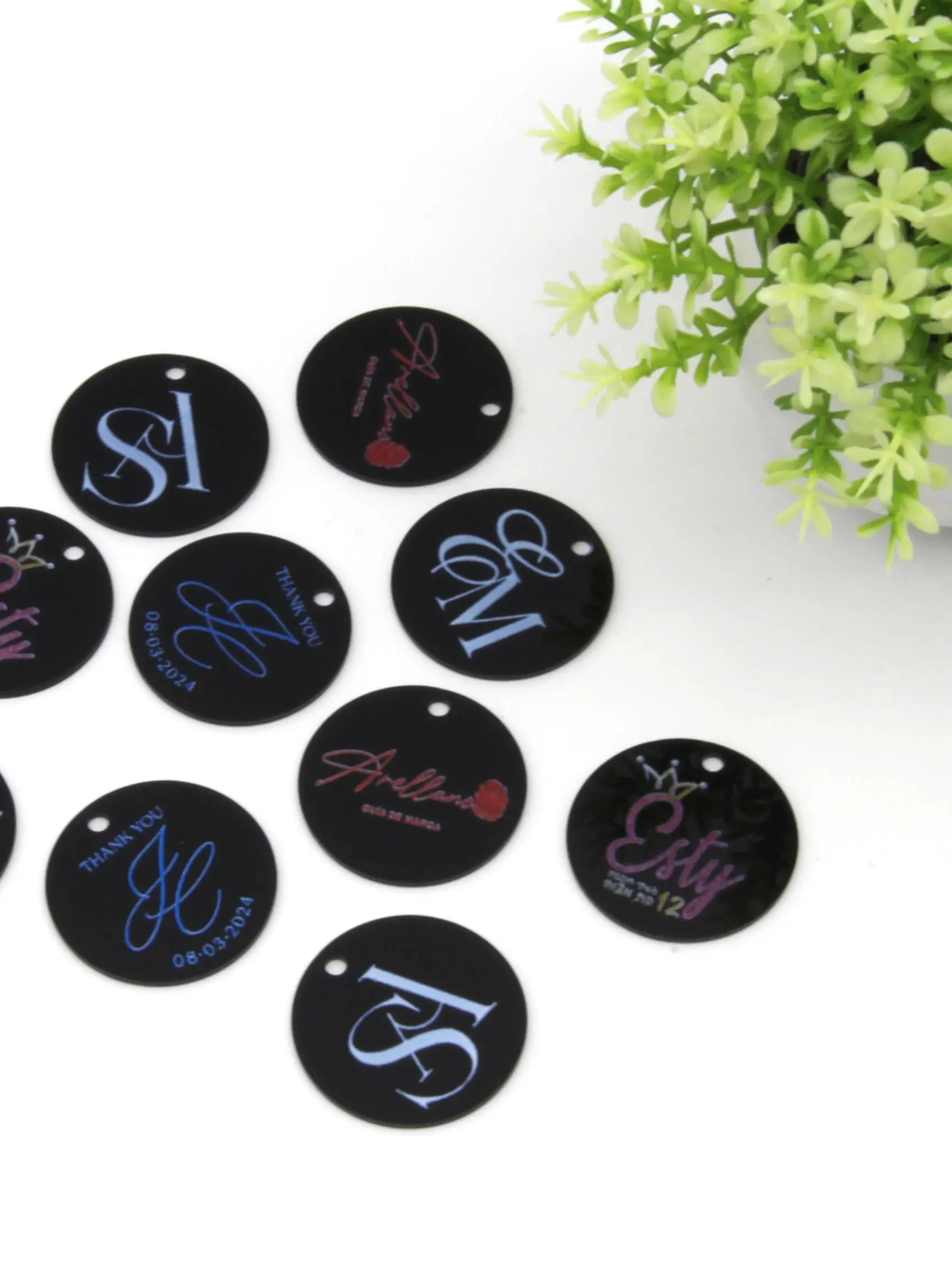 

30/50/100pcs Acrylic Round Personalised Print Photo And Text Baby Baptism Birthday Label Wedding Party Decor Favors Custom Gift