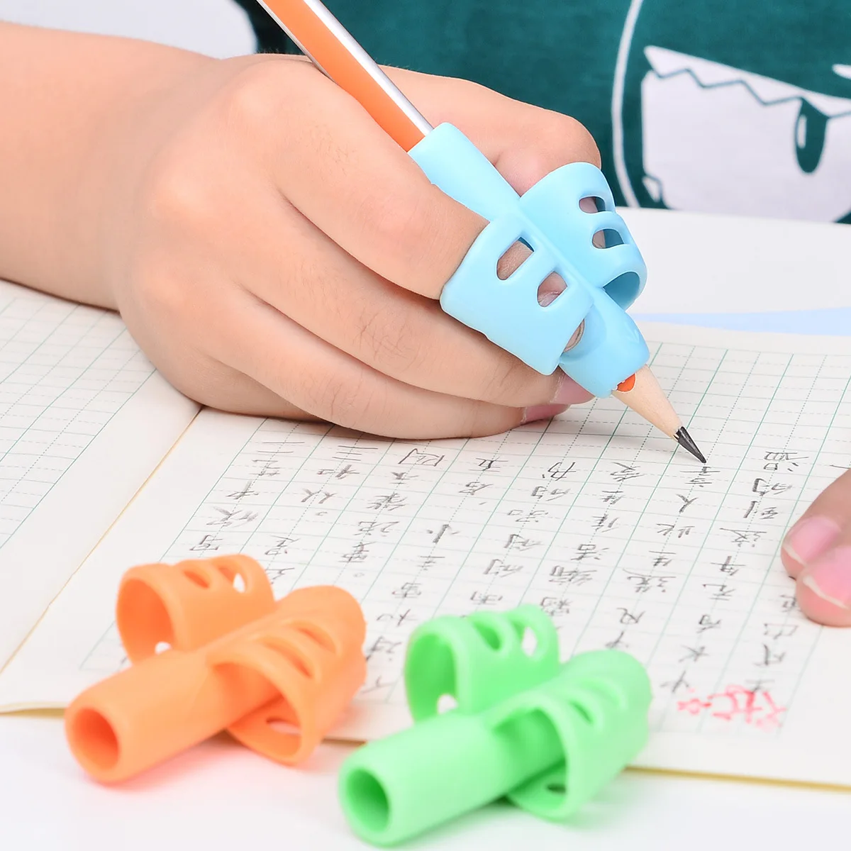 

100Pcs Children Writing Pencil Pen Holder Student Learning Practice Silicone Pen Grips for Kid Handwriting Posture Correction