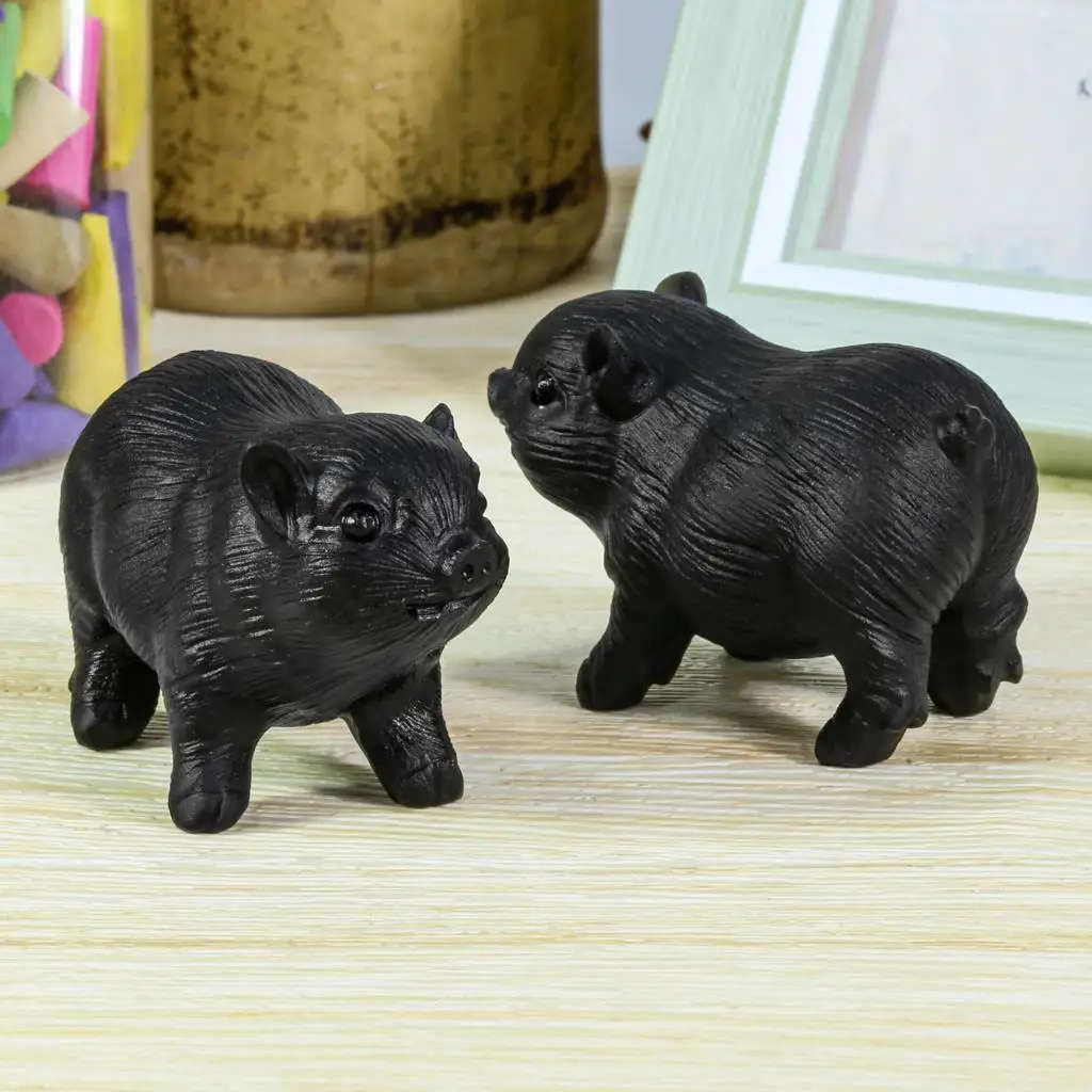 Рисунок 4 - Статуэтка из черного обсидиана свинка ручной работы
