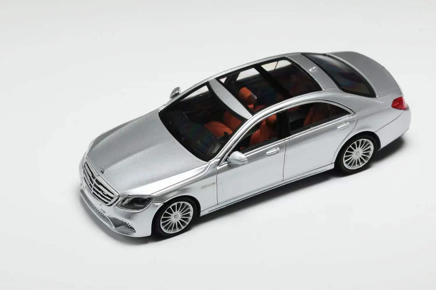 1/43 メルセデスベンツ　Sクラス　W222 1/43 メルセデスベンツ AMG W222 S65 シルバー Sクラス