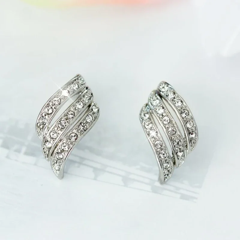 

Korean Fashion Crystal Flower Stud Earrings for Women Trendy Jewelry Gold Color Rhinestones Earrings Modern Jewelry Gift