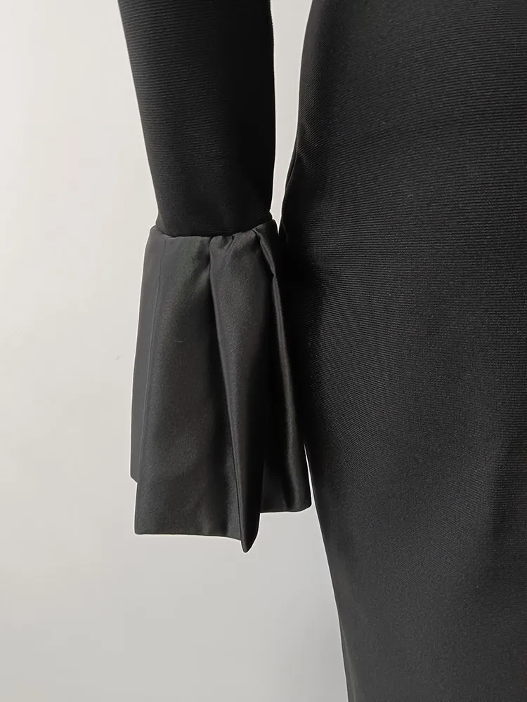 فستان سهره انيق بأكمام طويله مزين بالكريستال