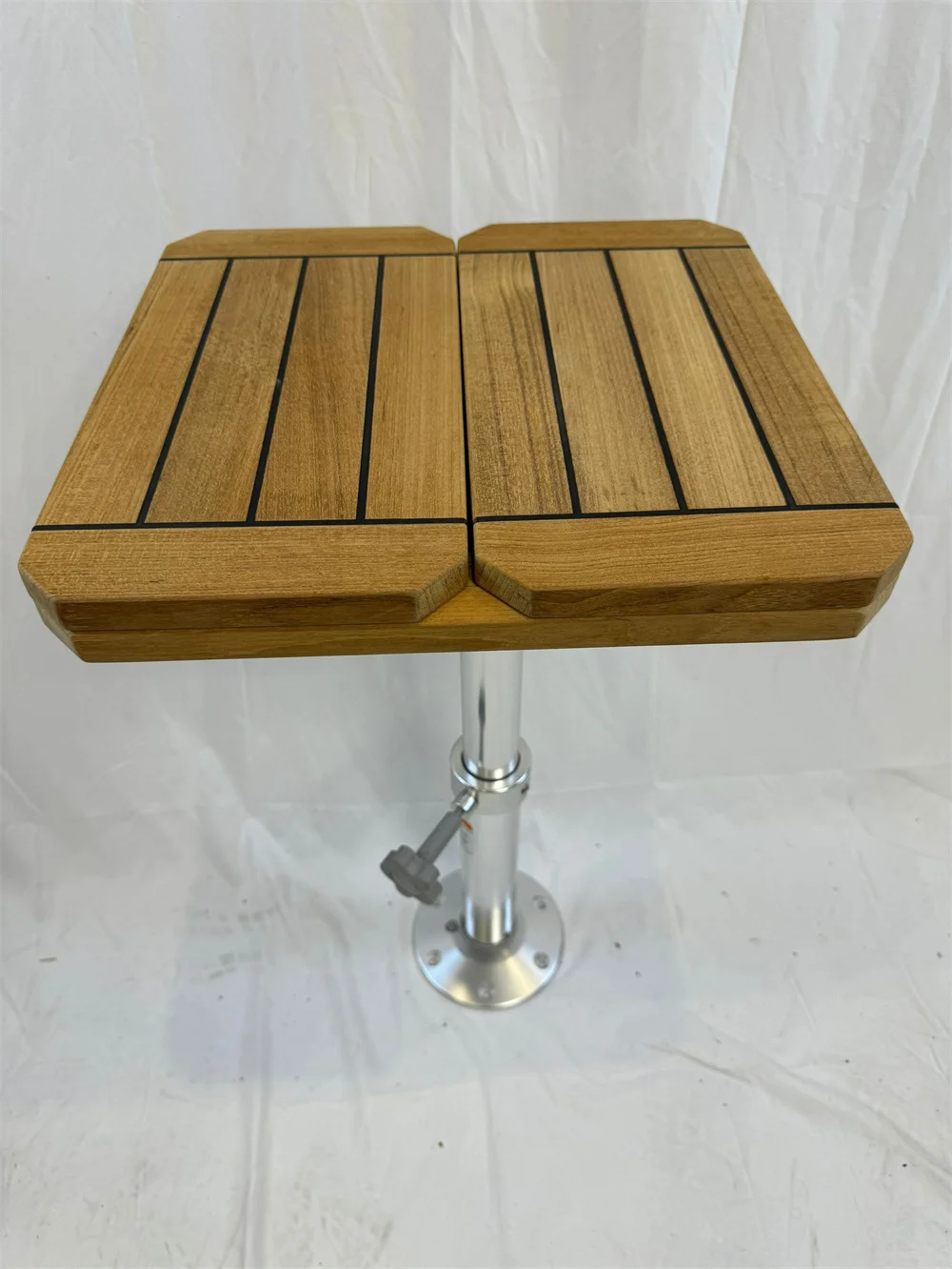 Table pliante avec pieds à compas Arc Marine | mobilier en teck pour