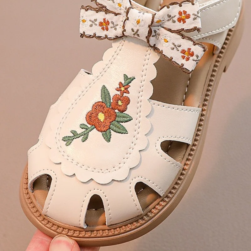 Unishuni Baby Girls Sandal Princess Soft Sole Summer Sandal Child Close Toed Bowknot Beach Shoe with Embroidery Flower Beige 4