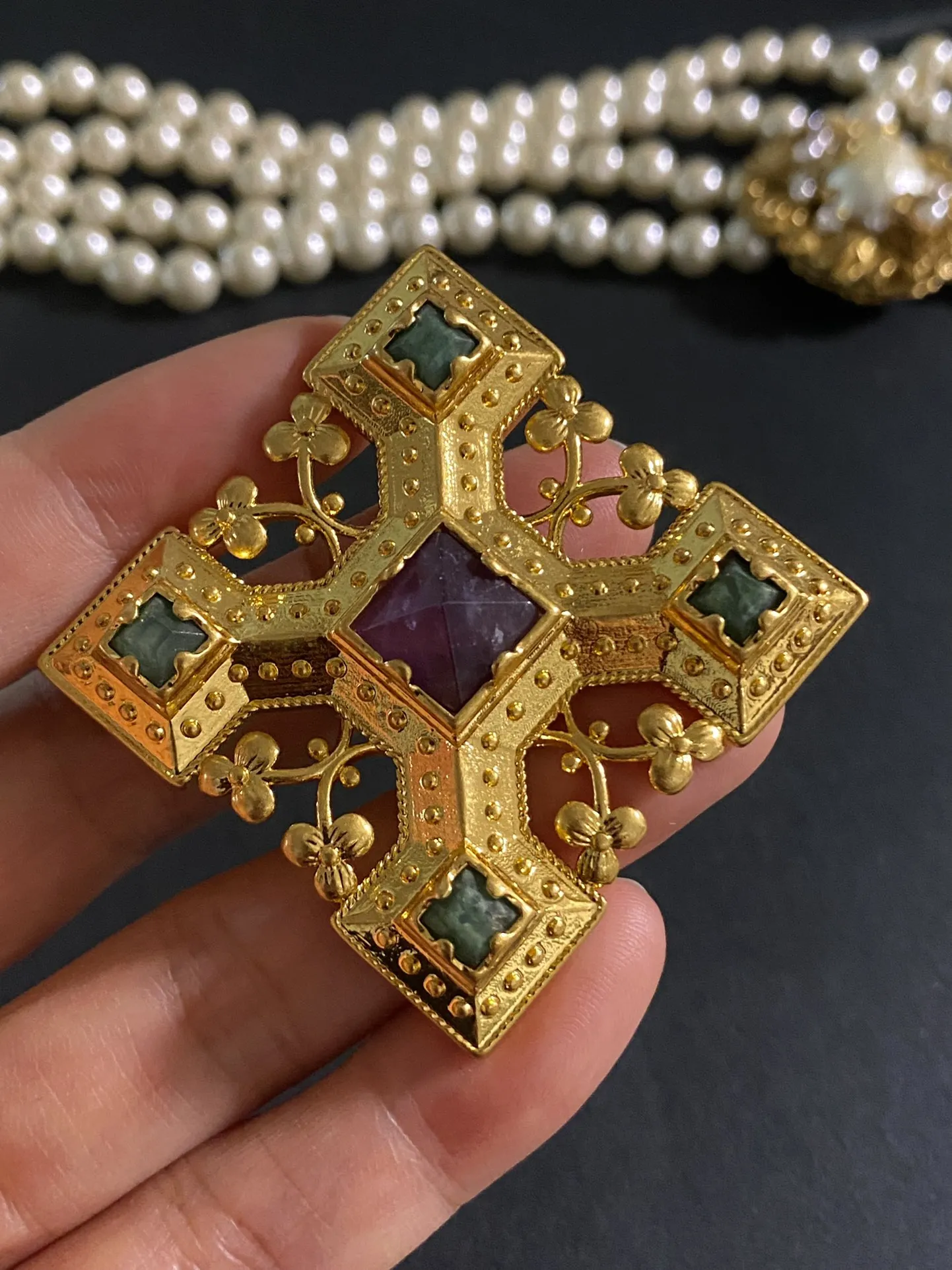 

Elegant Vintage Brass Gilding Lnlaid with Natural Stone Square Women's Brooch Pins Coat Luxury Jewelry Accessories Party Gifts