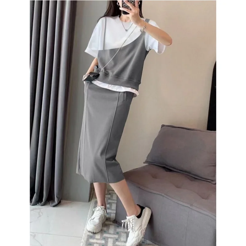 New Patchwork Fake Two-piece T-shirt, Versatile for Women, High Waisted Crotch Covering, Slimming Half Skirt Two Piece Dress Set