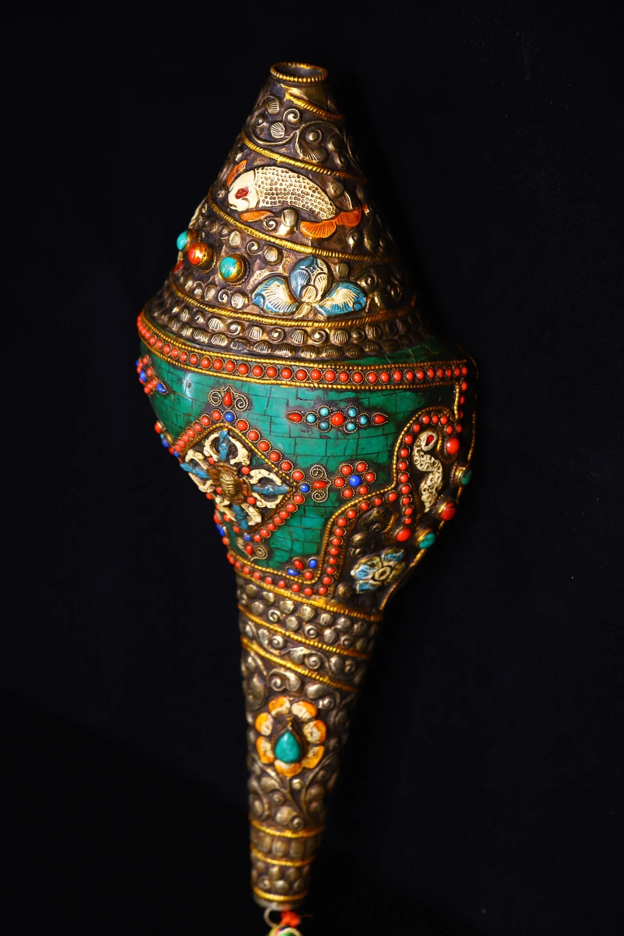 

13"Tibetan Temple Collection Old Natural Conch Painted Mosaic Gem gZi Beads beast texture Dharma Conch Amulet Town house