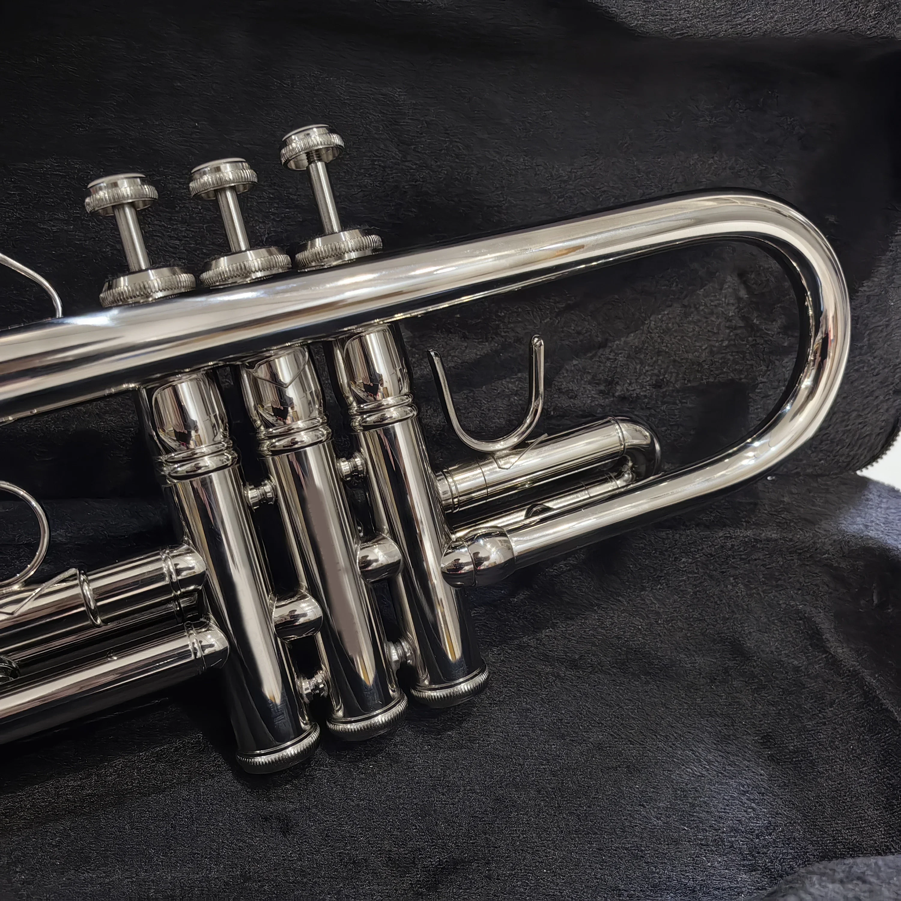 High Quality BB Trumpet Band Student Professional Player Brass Instrument Trumpet with Gig Bag